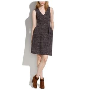 Twill v-neck dress with pockets